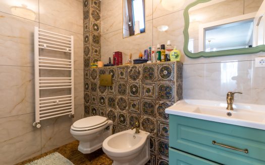 Proprietate deosebita cu piscina, Gadalin