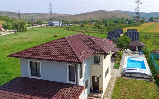 Proprietate deosebita cu piscina, Gadalin