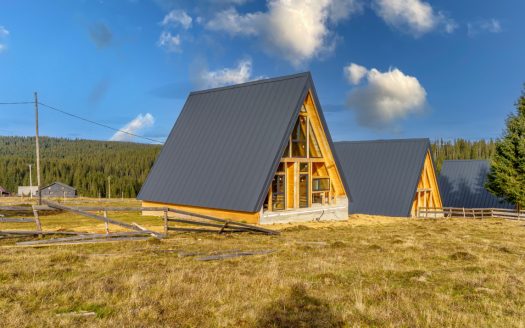 Cabana A-Frame semifinisată în Smida – 115 mp utili, teren 700 mp