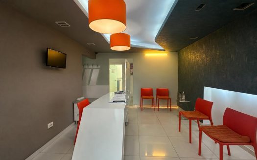 Scaun stomatologic complet echipat disponibil pentru închiriere – Zorilor