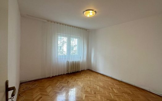 Apartament cu 3 camere, nemobilat, de inchiriat