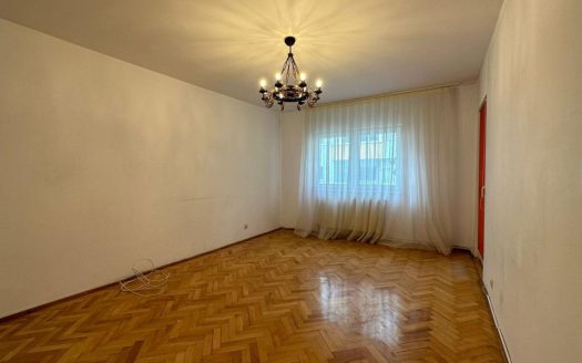 Apartament cu 3 camere, nemobilat, de inchiriat